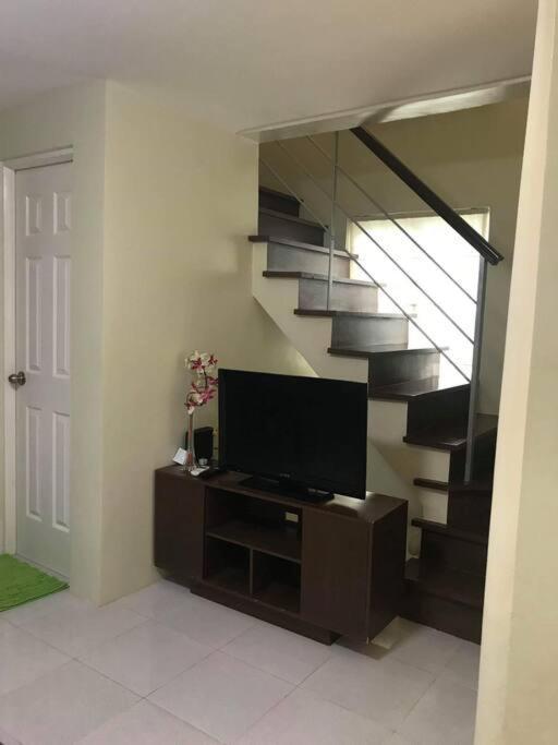 3 Bedrooms 3 Baths Victorian Style Townhouse Fully Furnished Batangas Esterno foto