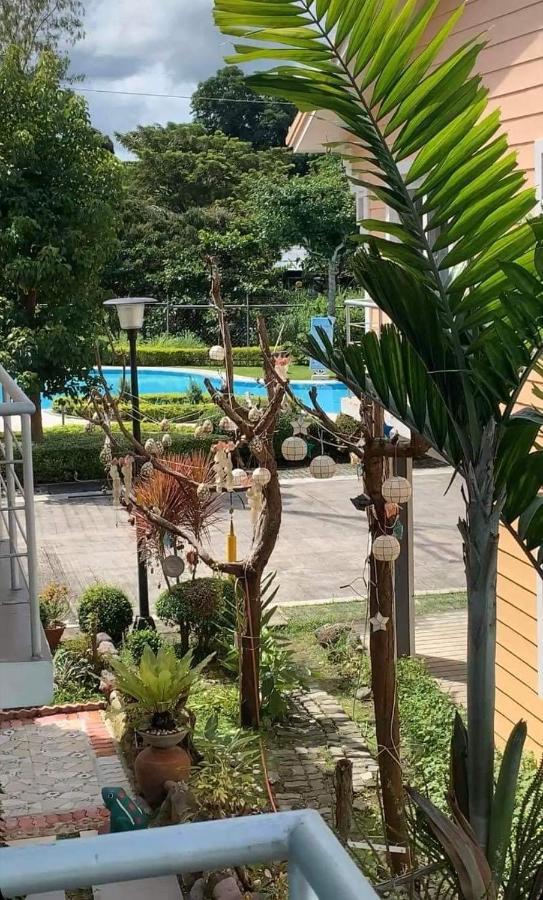 3 Bedrooms 3 Baths Victorian Style Townhouse Fully Furnished Batangas Esterno foto
