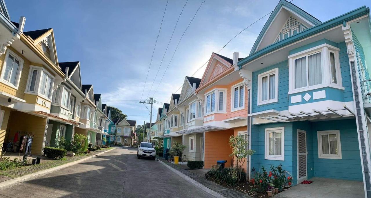 3 Bedrooms 3 Baths Victorian Style Townhouse Fully Furnished Batangas Esterno foto